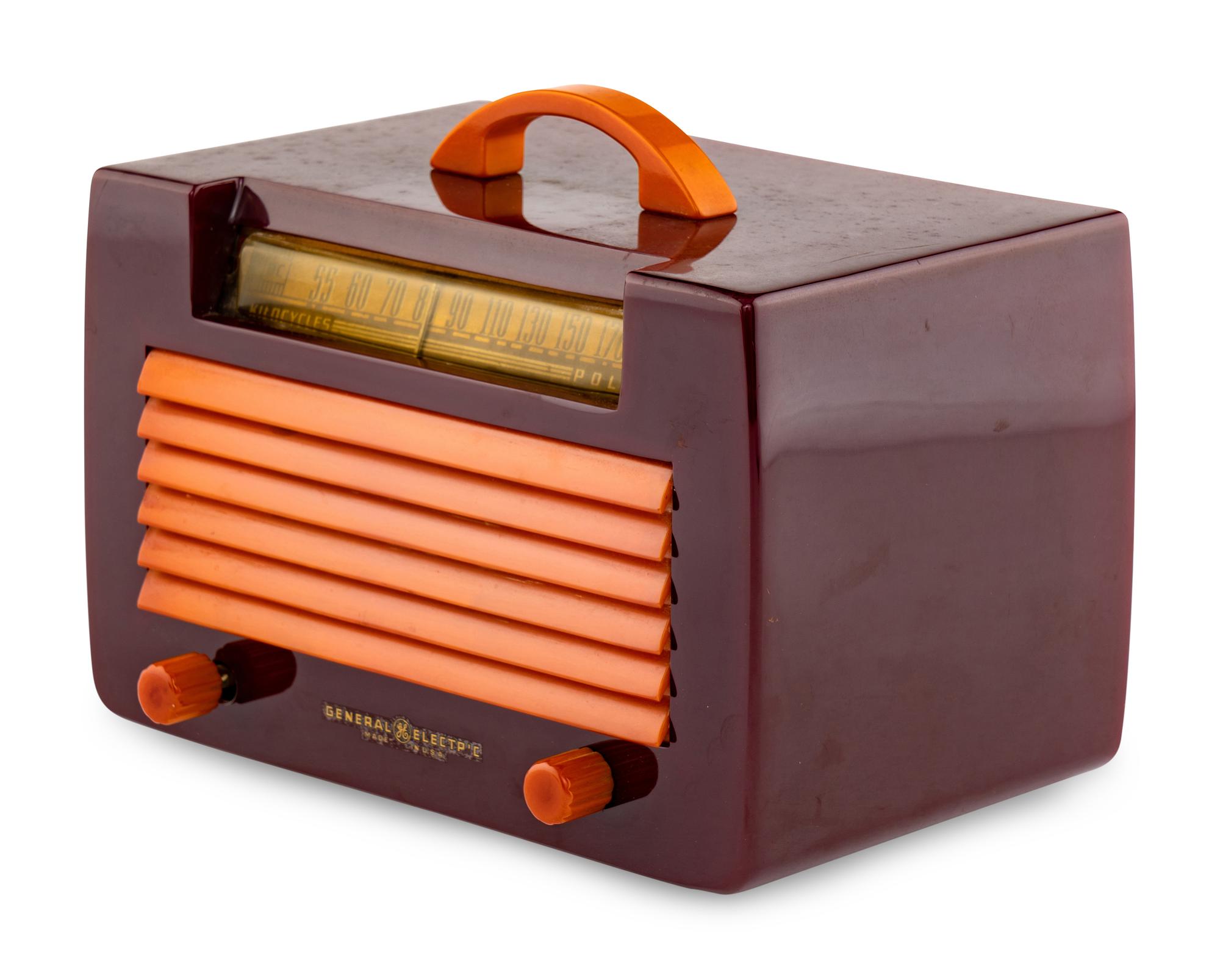 A General Electric L570 Radio