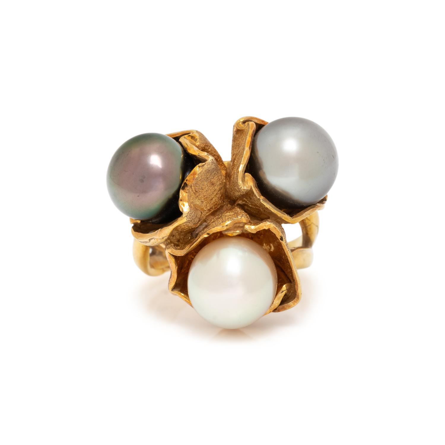 YELLOW GOLD AND MULTICOLOR CULTURED PEARL RING