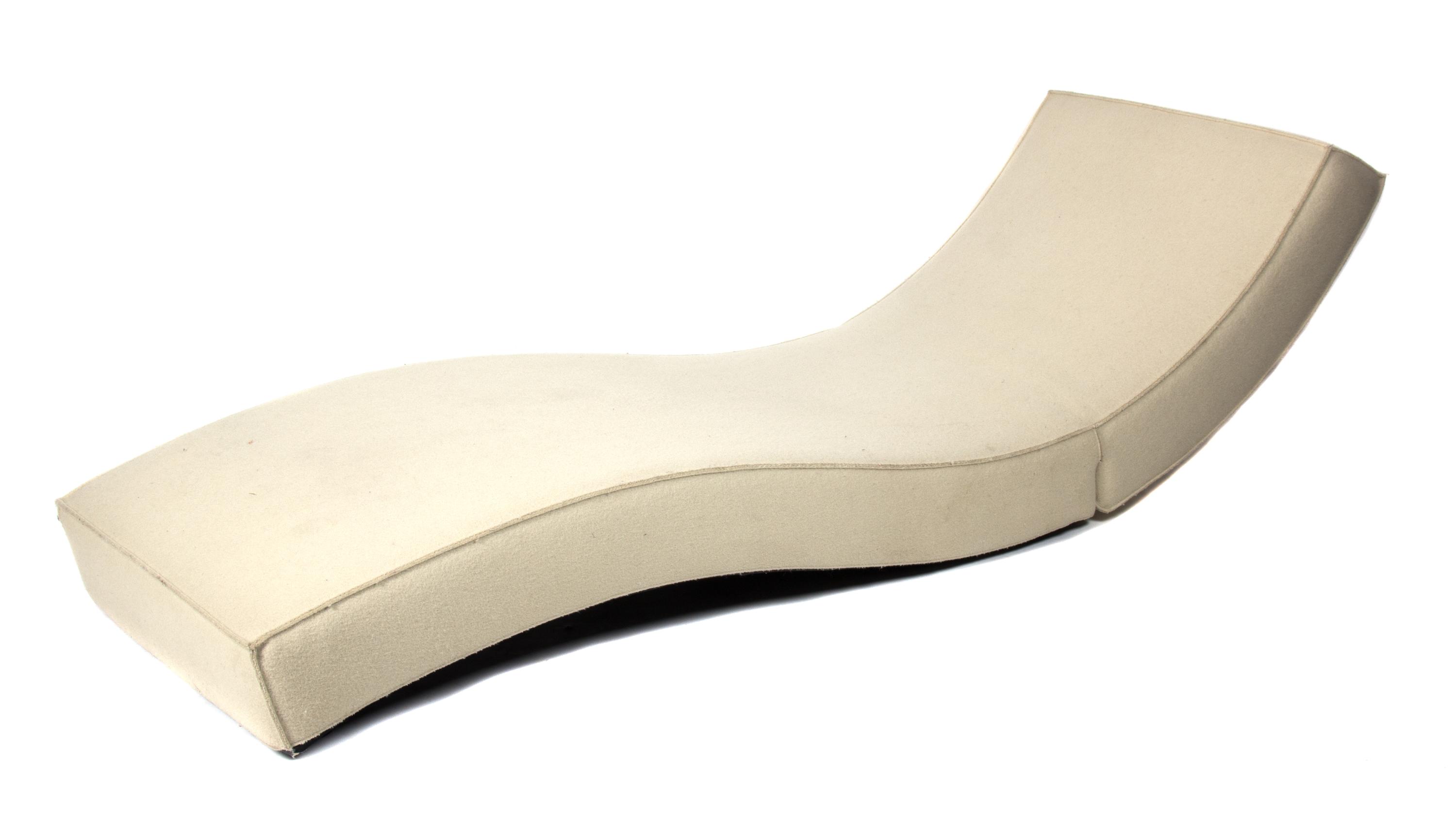 A Paola Lenti Wave Chair Height 23 x width 78 x depth 26 1/2 inches. — 20TH CENTURY