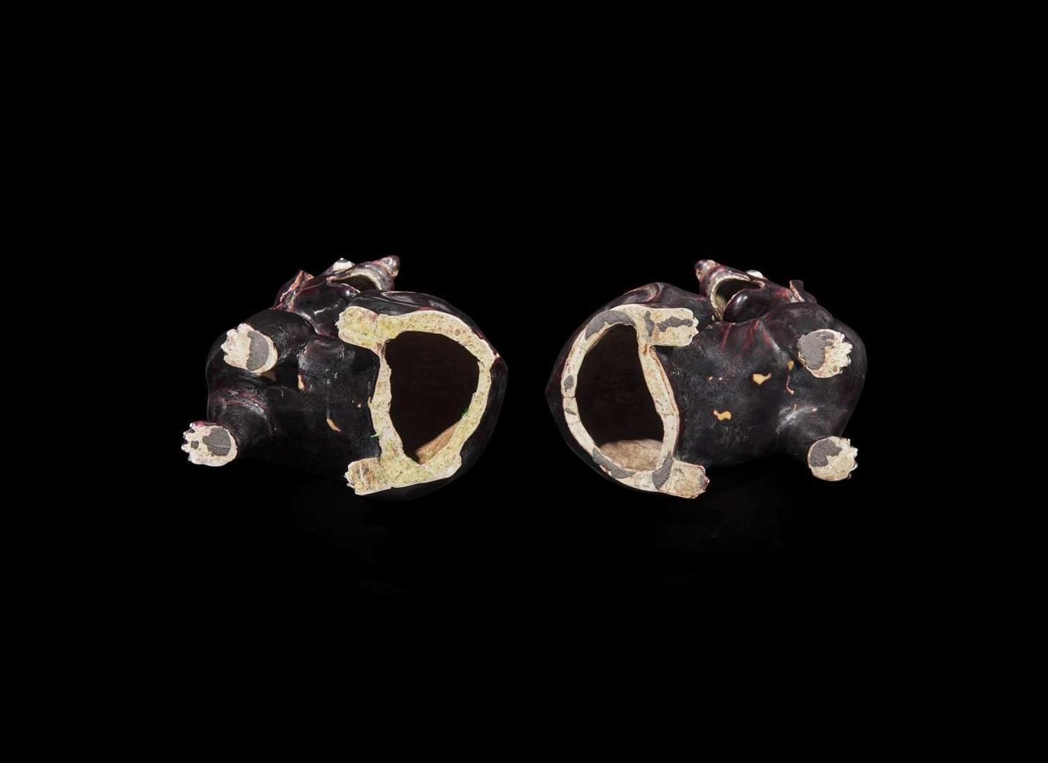 A pair of Chinese export aubergine-glazed porcelain seated dogs, 茄紫釉小狗一對