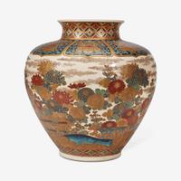 A large Japanese enameled Satsuma vase 日本珐琅彩萨摩烧大罐 19th century ????