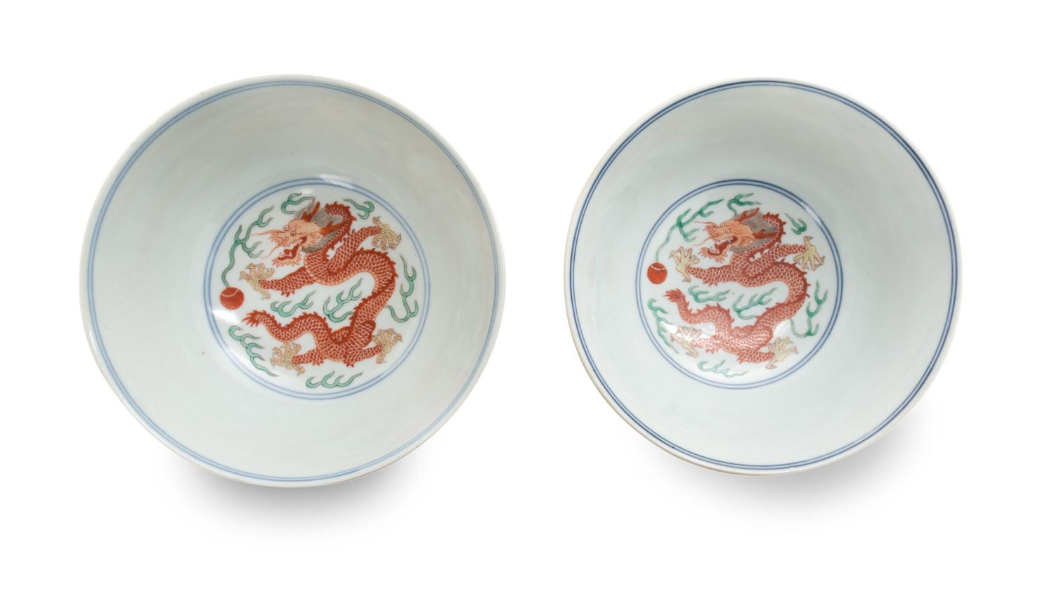 A Pair of Wucai Porcelain 'Dragon and Phoenix' Bowls Diameter 6 1/8 inches. — DAOGUANG PERIOD (1821-1850)