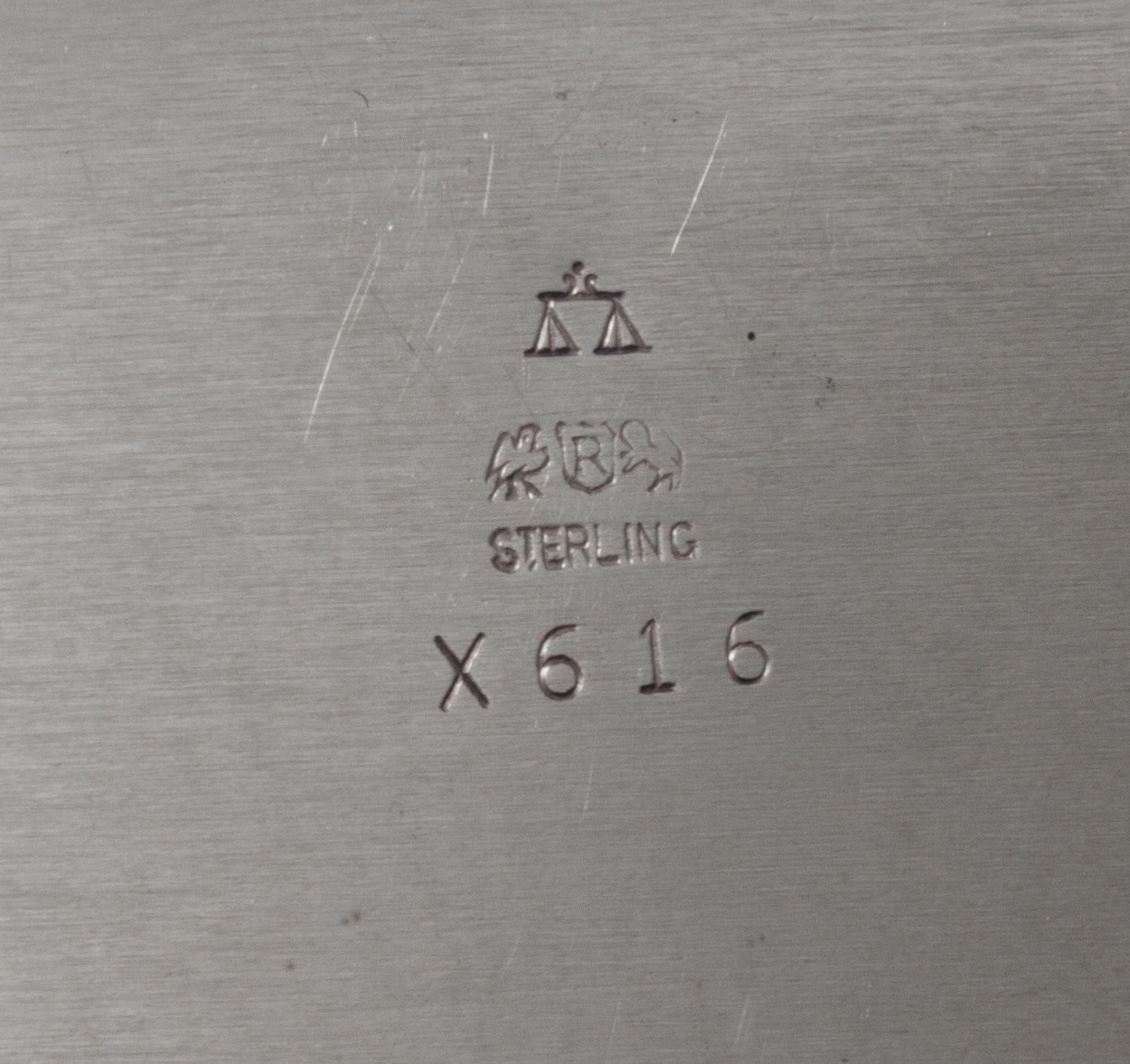 An American Silver Covered Entree Dish, Reed & Barton, Taunton, MA, 1947, of rectangular form with lift off handled lid.