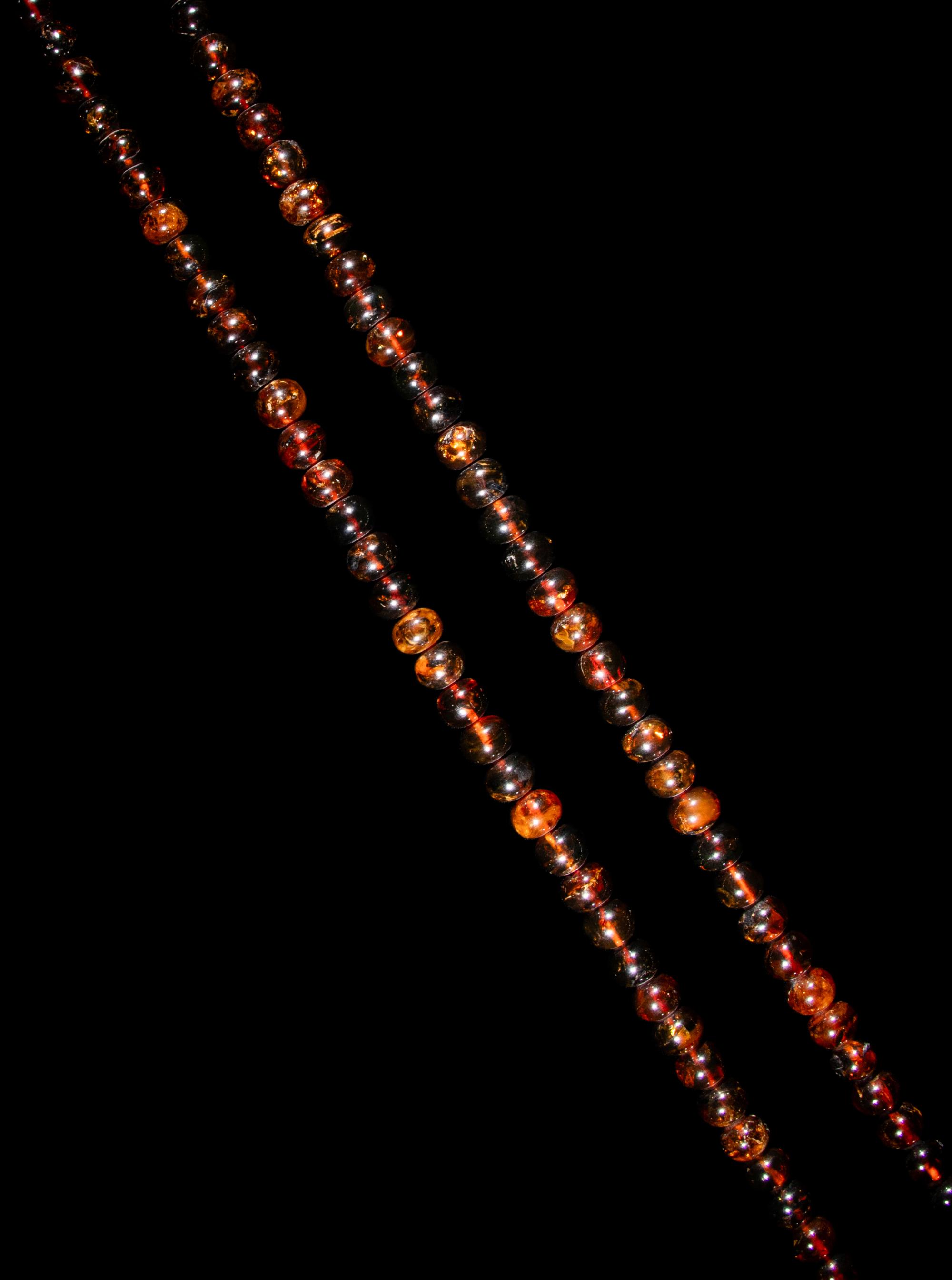 A Chinese Amber Bead Necklace, 20th Century 近代 老琥珀珠鏈