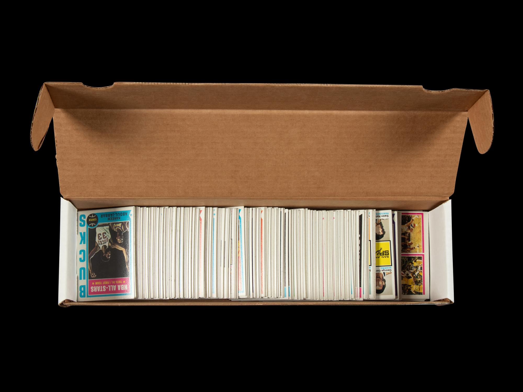 A Complete Set of 1974-75 Topps Basketball Cards (264/264)