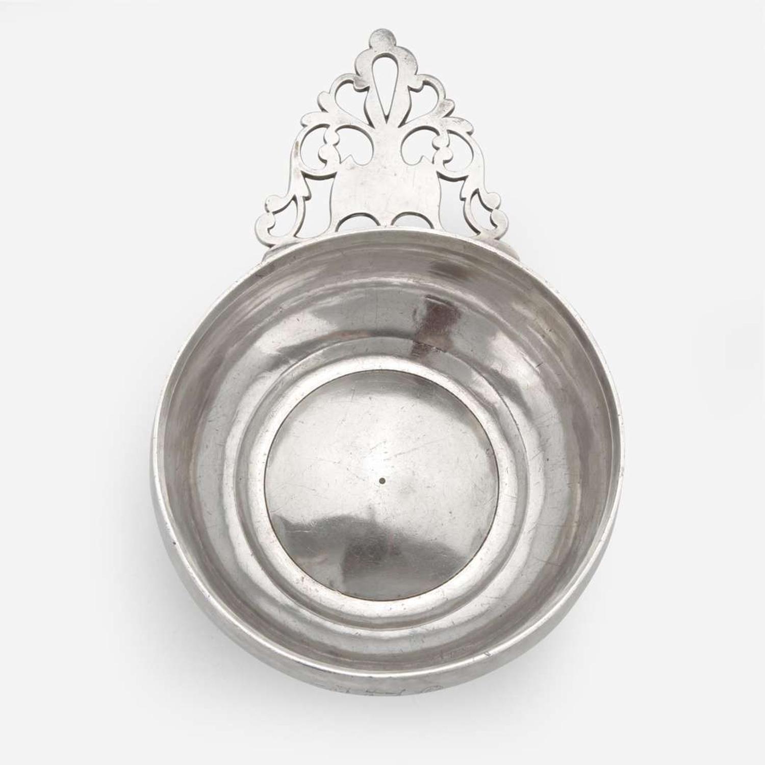 A silver porringer Philip Syng, Jr. (1703-1789), Philadelphia, PA, circa 1750