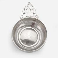 A silver porringer Philip Syng, Jr. (1703-1789), Philadelphia, PA, circa 1750