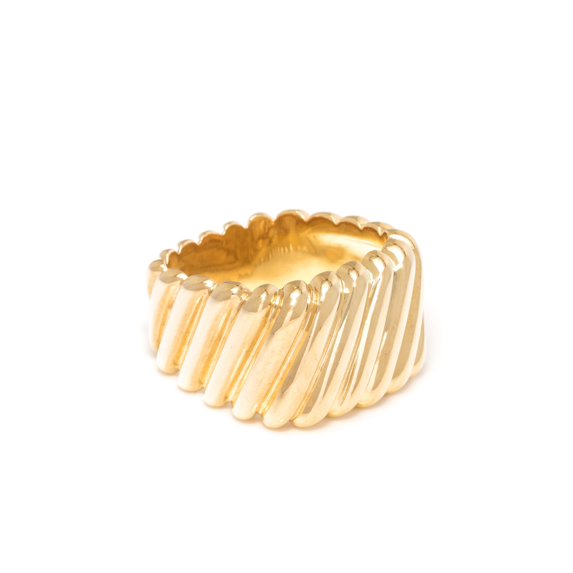 SCHLUGER, YELLOW GOLD RING