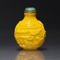 An Imperial Chinese Carved Yellow Glass Snuff Bottle, Qing Dynasty, Circa 1750-1820 — 1750-1820年 御製鷄油黃料吉祥圖鼻煙壺