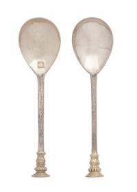 An English Silver Set of Demitasse Spoons, Thomas Bradbury & Sons, London, 1945, having gilt wash seal terminals, in original fitted ca