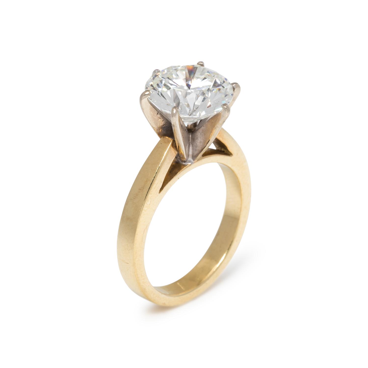 DIAMOND RING