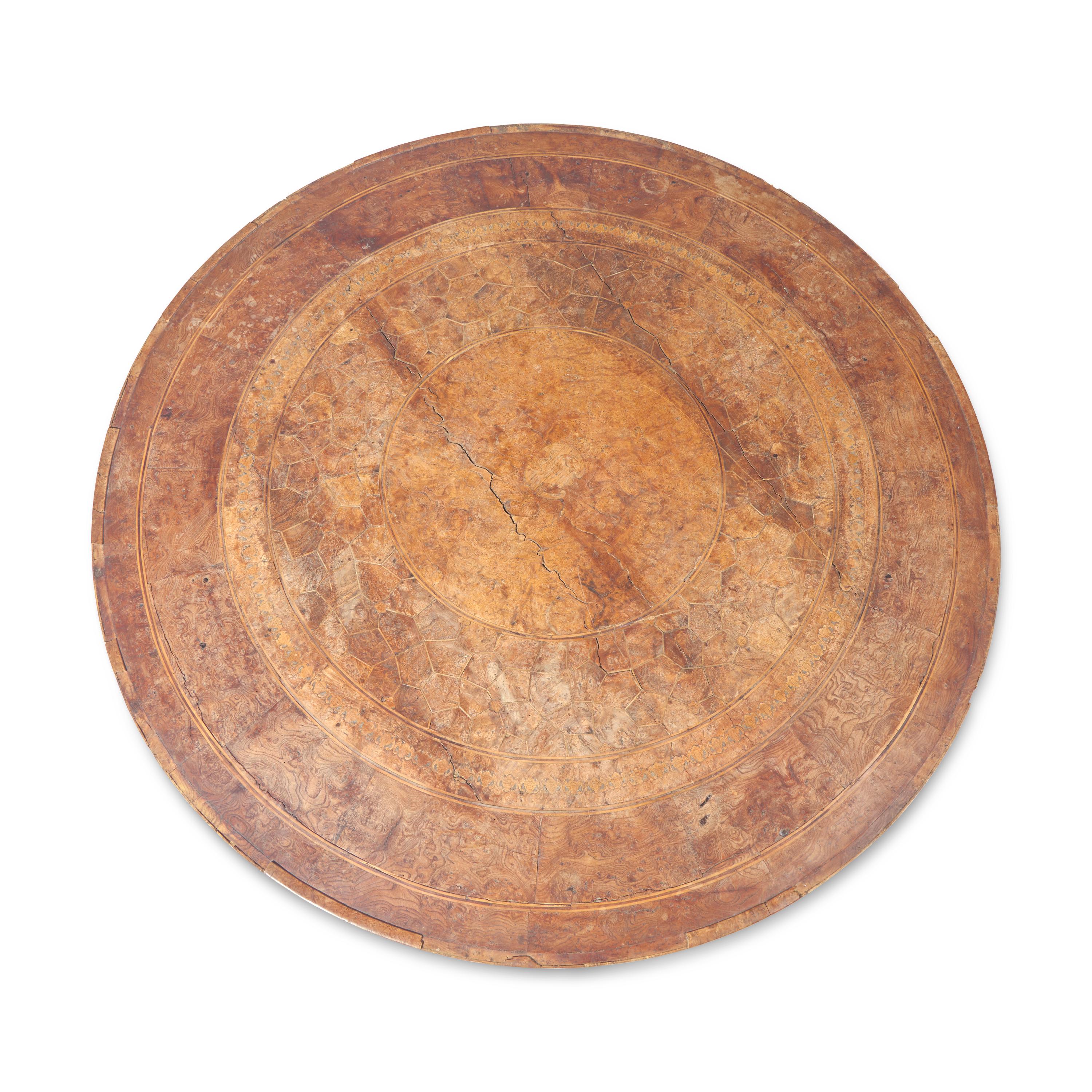 A Large and Unusual Chinese Huamu Parquetry Circular Table — 冰裂紋拼木云蝠紋圓桌