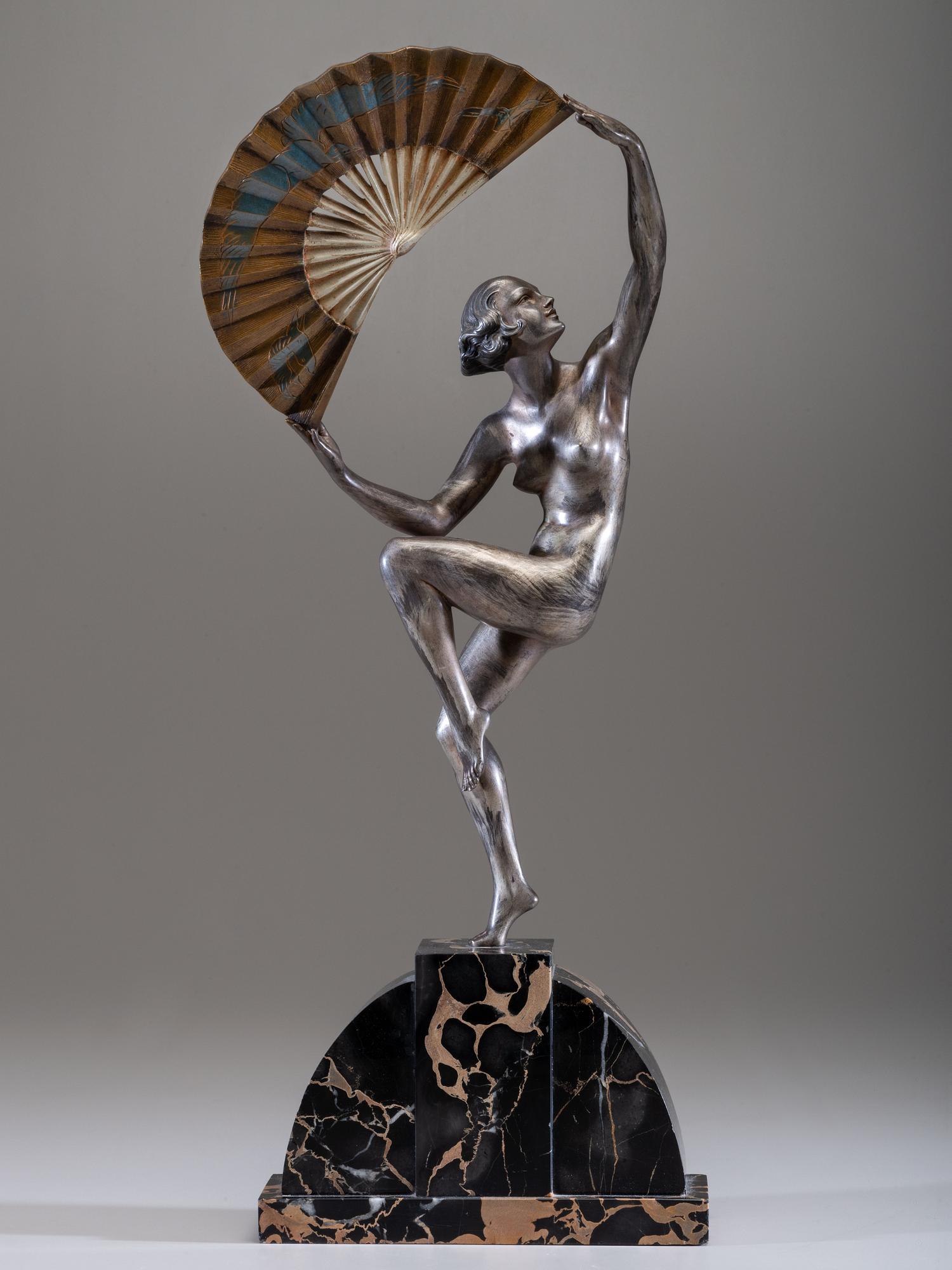 Femme a l'eventail Sculpture