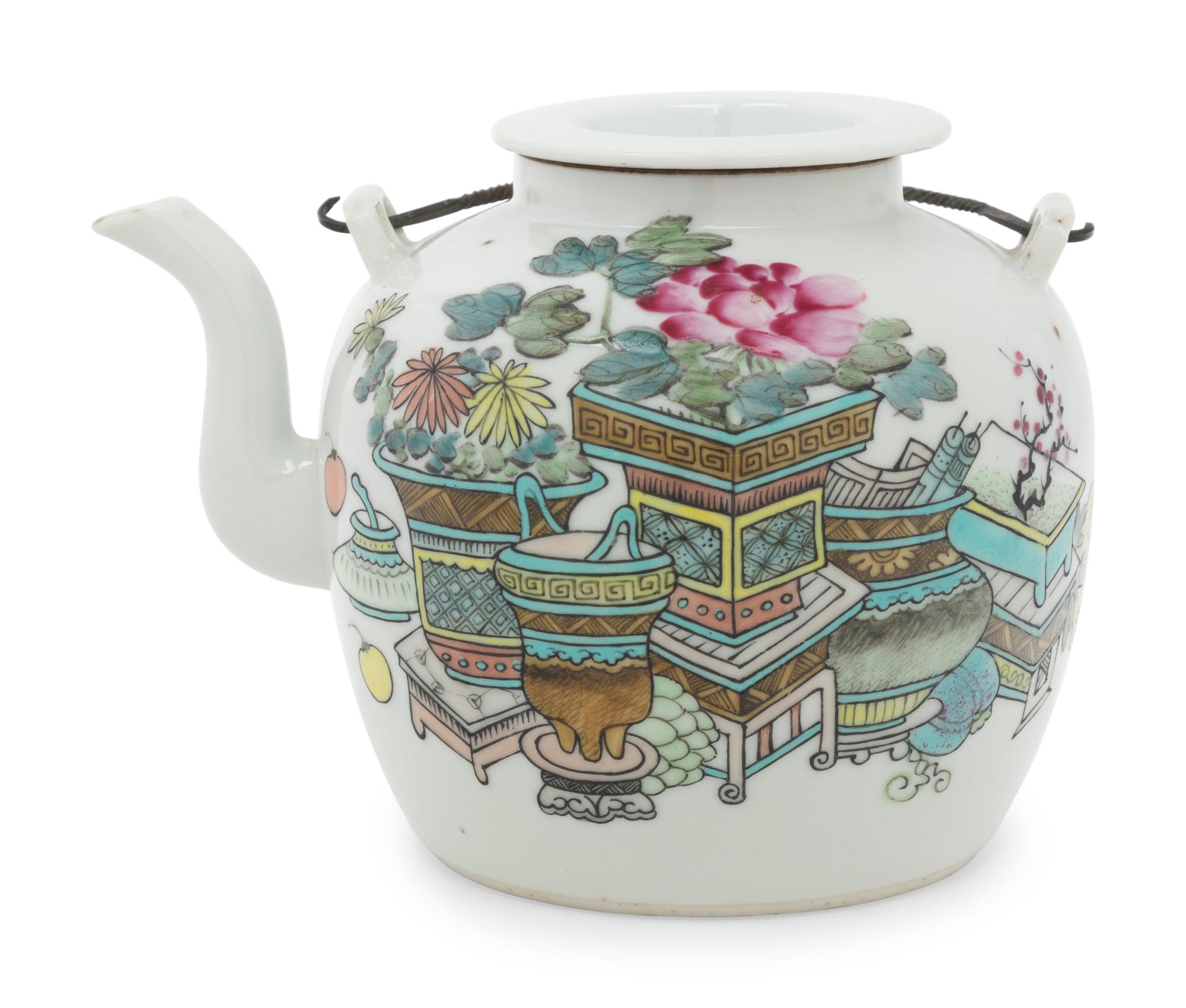 A Chinese Famille Rose Porcelain Covered Teapot