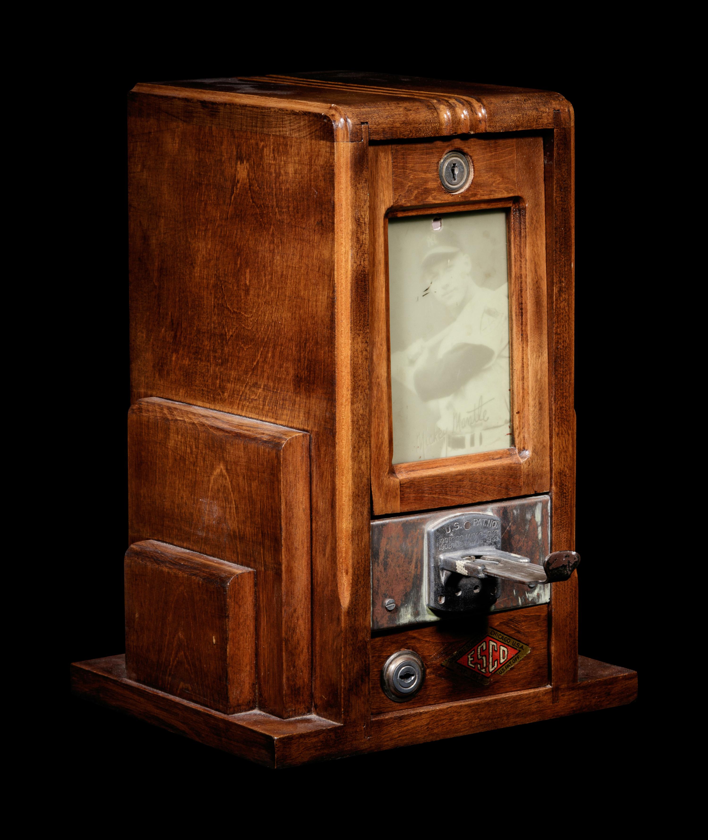 A Unique 10 Cent Exhibit Card Vending Machine with Mickey Mantle Card in Window and 18 Additional Baseball Cards