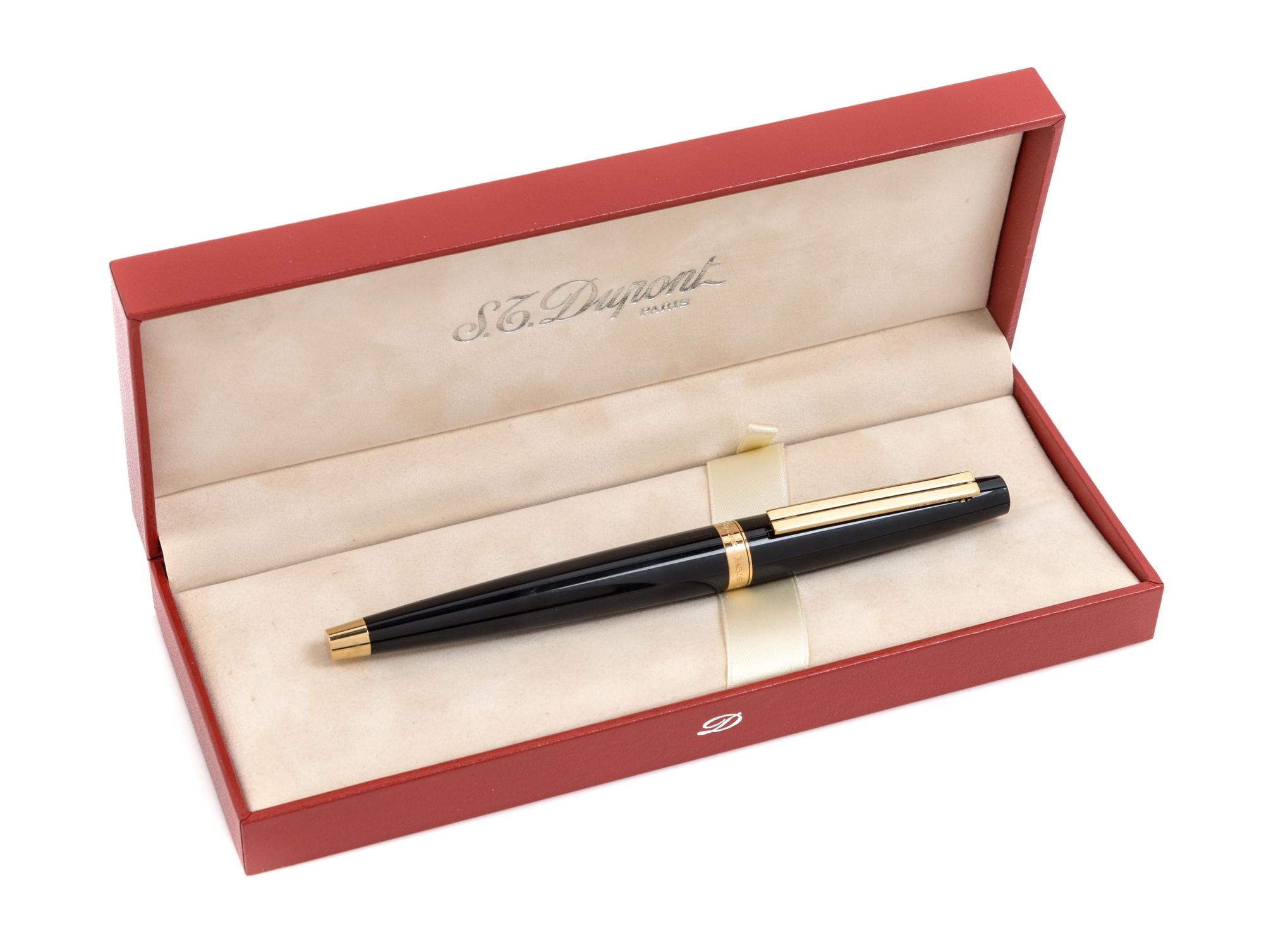 An S.T. Dupont Ellipsis: Composite Noir Fountain Pen