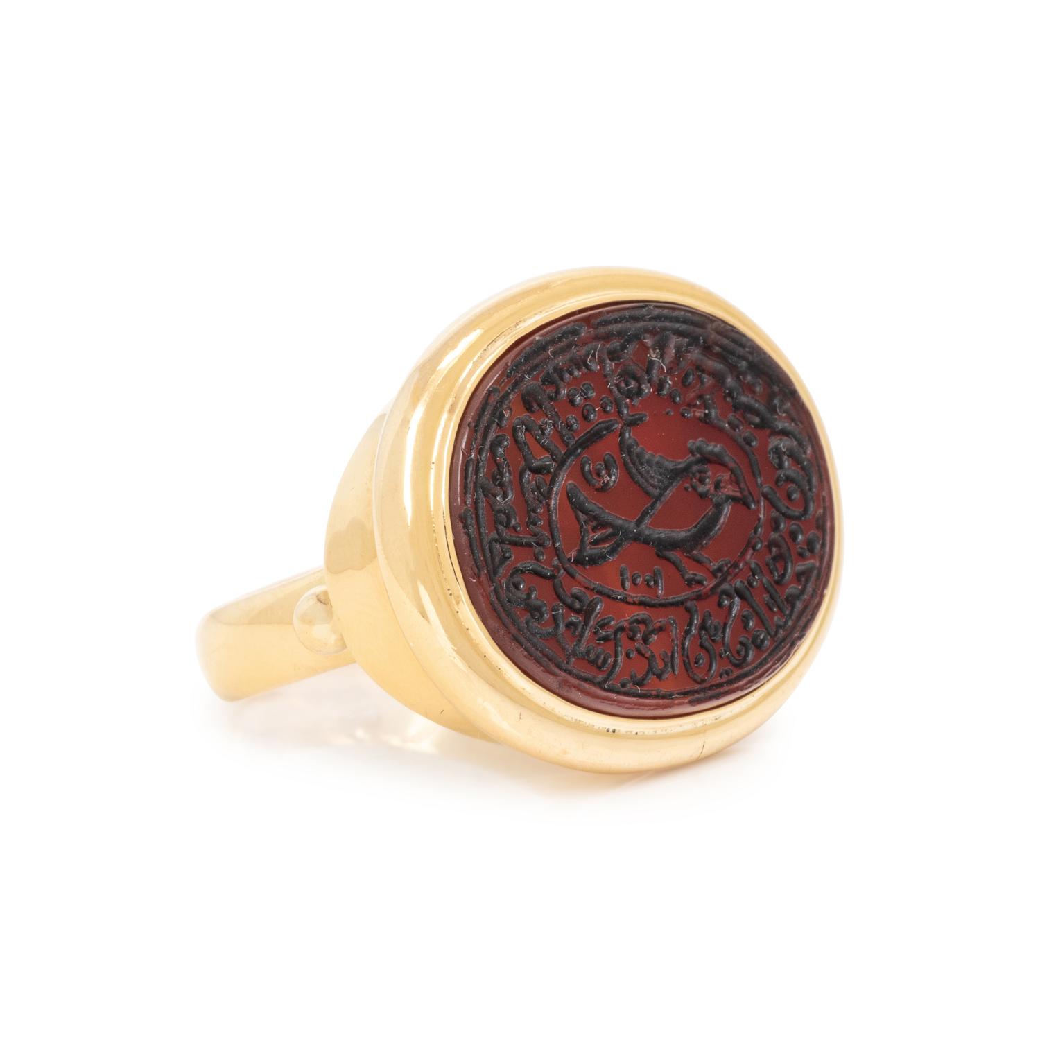 YELLOW GOLD AND HARDSTONE INTAGLIO RING