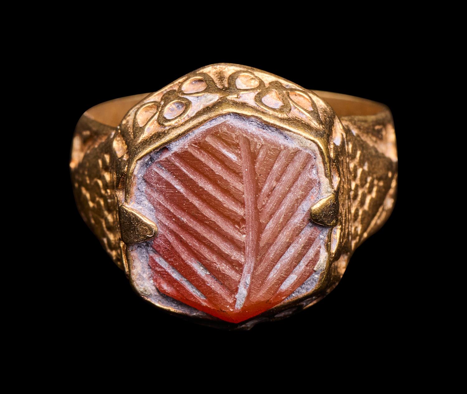 An Islamic Carnelian and Gold Finger Ring