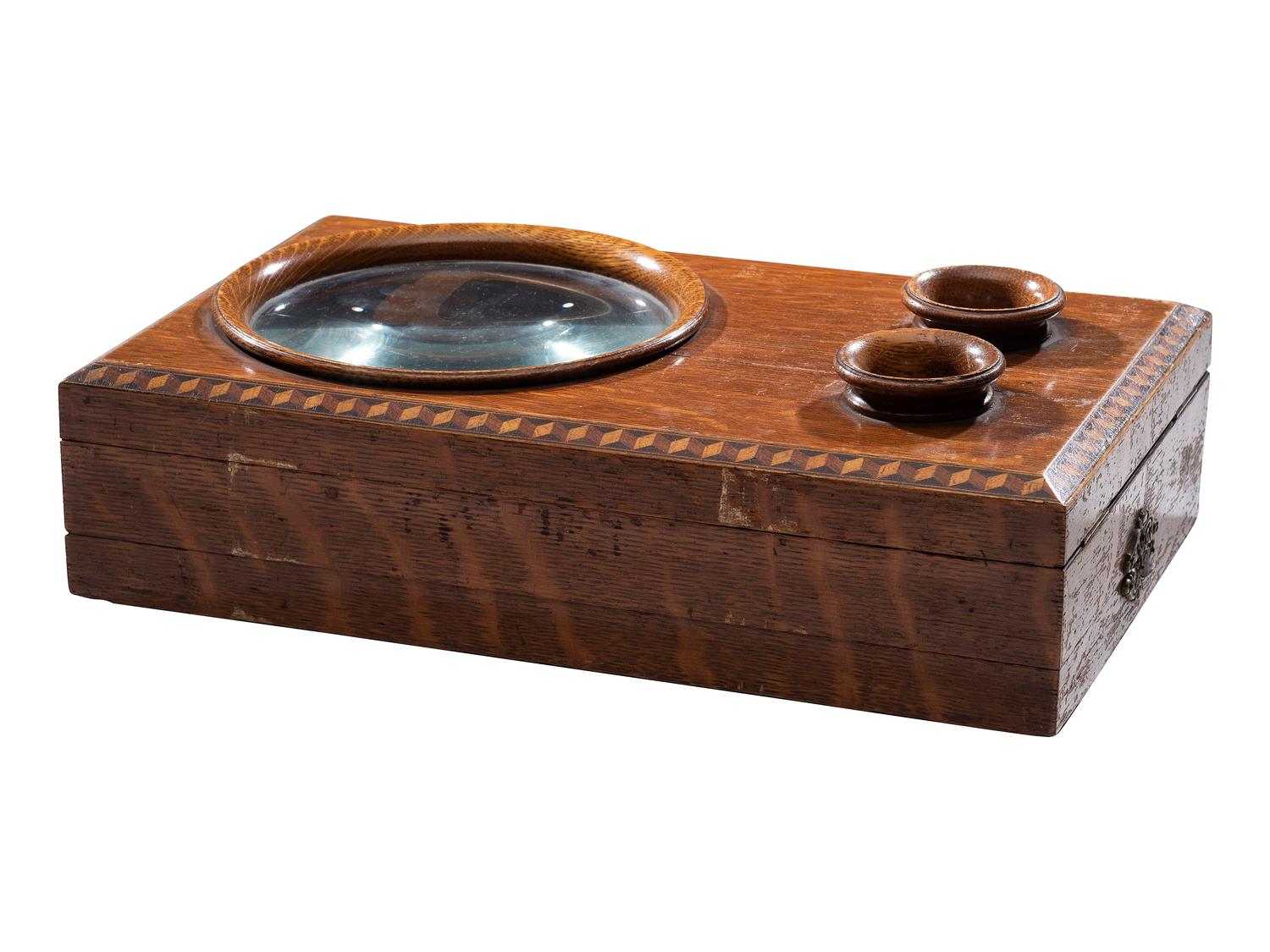 [EARLY PHOTOGRAPHY]. Stereographoscope in burl wood.