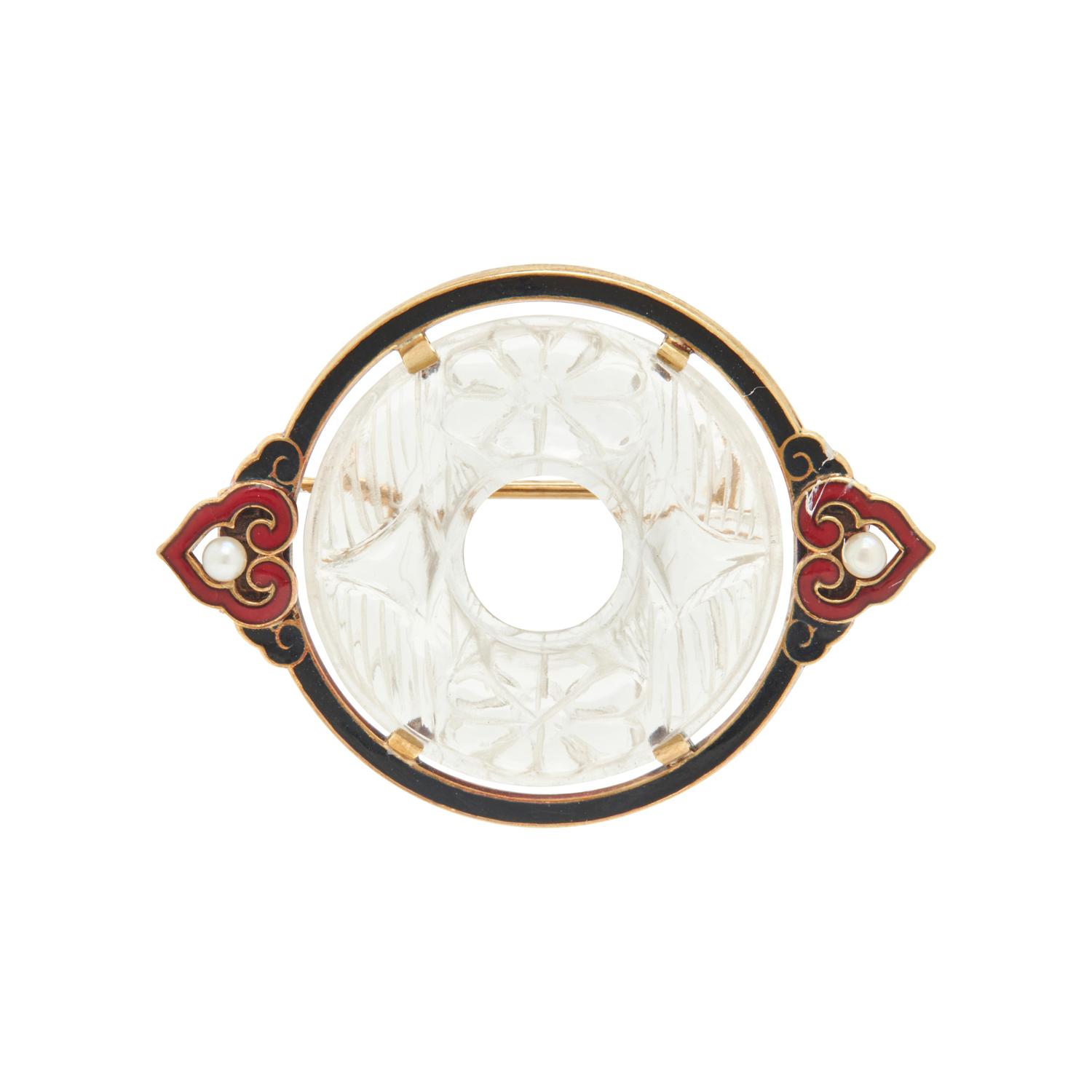 YELLOW GOLD AND CARVED ROCK CRYSTAL QUARTZ BROOCH