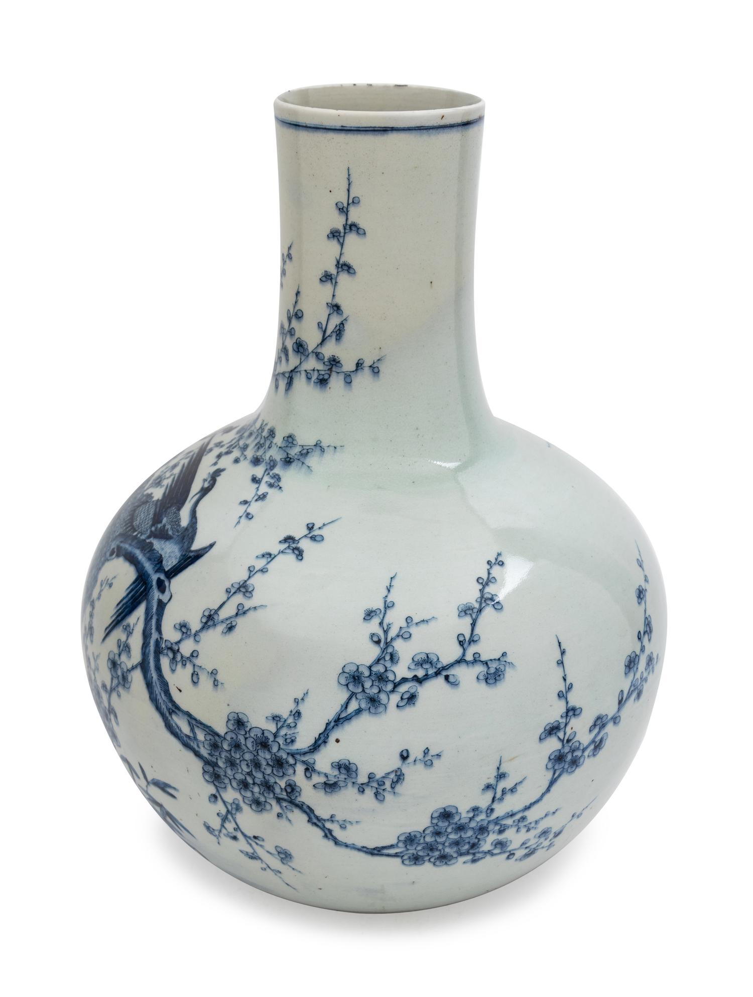 A Chinese Blue and White Porcelain Bottle Vase