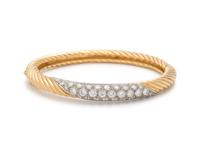 YELLOW GOLD AND DIAMOND BANGLE BRACELET