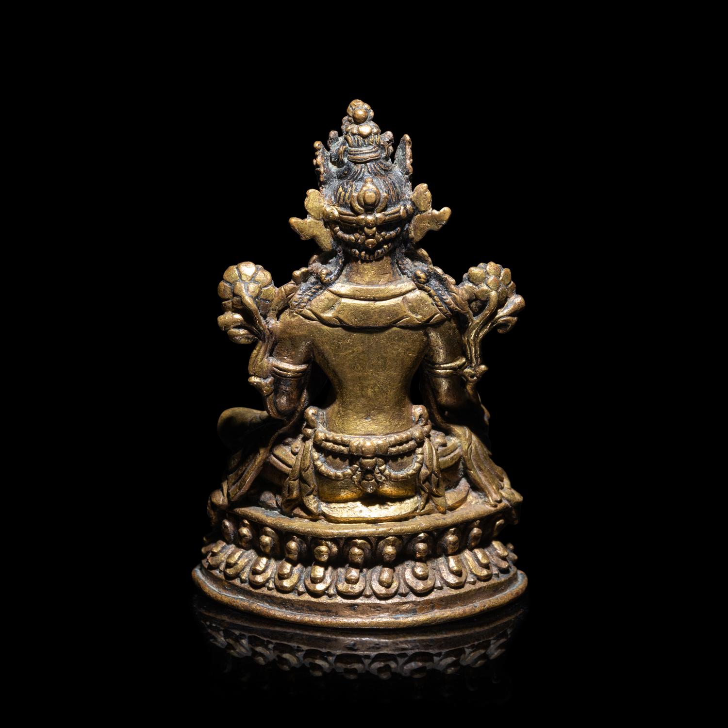 A Tibetan Gilt Bronze Seated Figure of White Tara, 15th/16th Century 十五/十六世紀 西藏銅鎏金白度母像