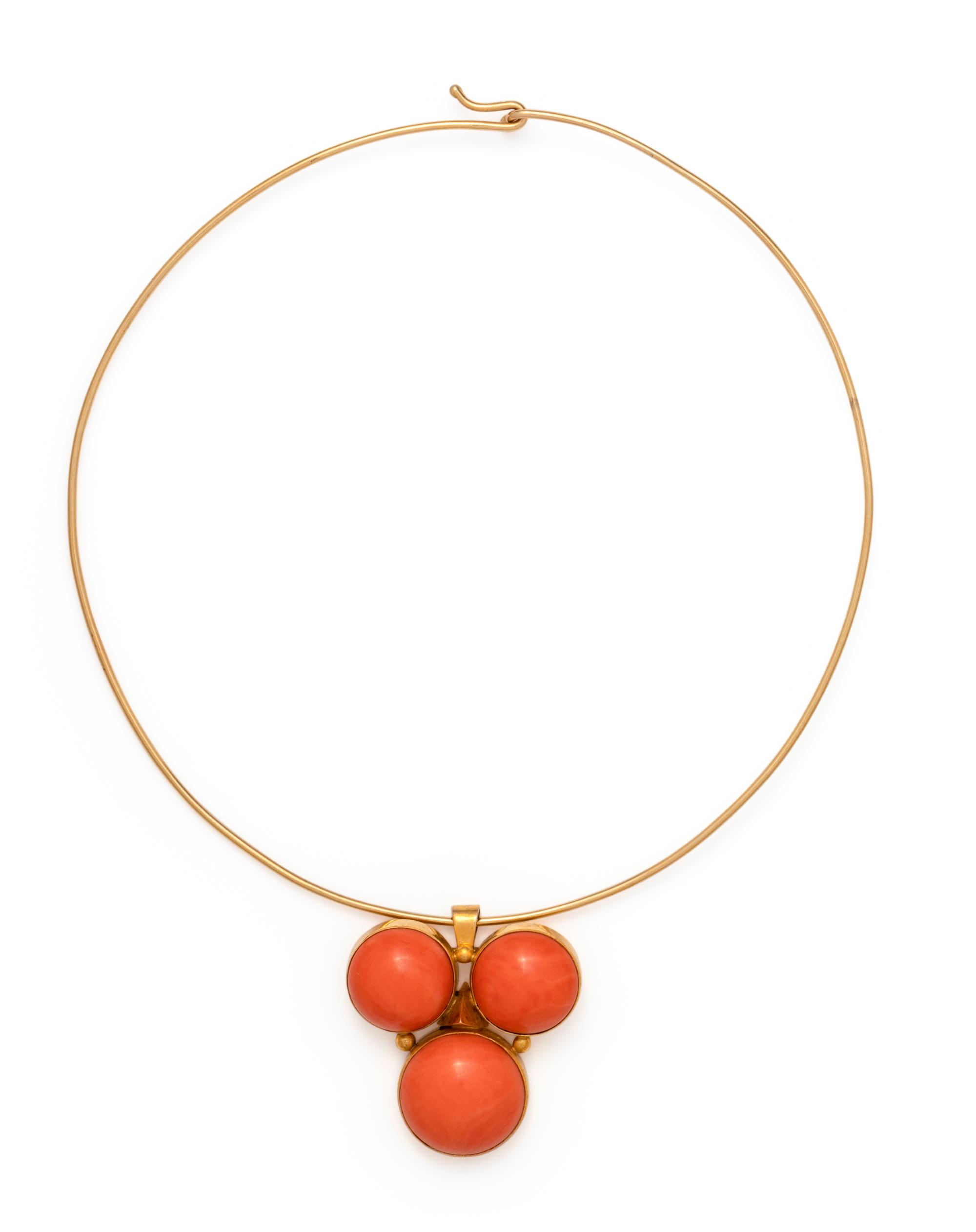 YELLOW GOLD AND CORAL PENDANT/BROOCH COLLAR NECKLACE