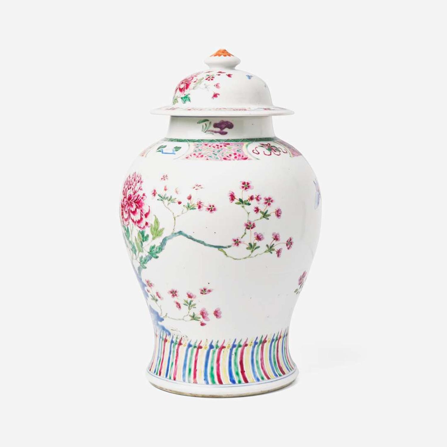 A Chinese famille rose-decorated porcelain jar and cover 粉彩蓋罐 18th to early 19th century ???????