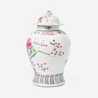A Chinese famille rose-decorated porcelain jar and cover 粉彩蓋罐 18th to early 19th century ???????