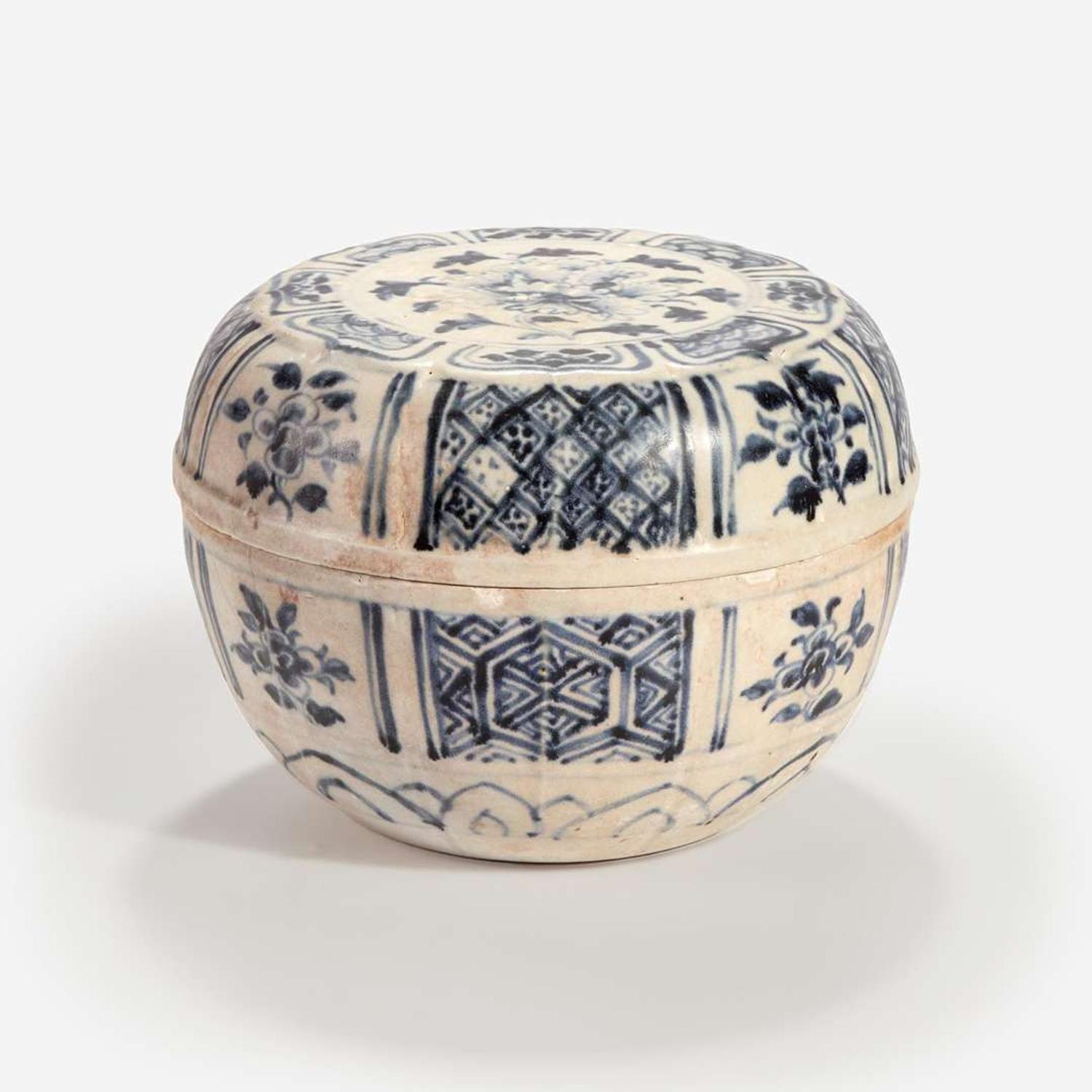 A large Vietnamese blue and white covered lobed box Le dynasty 15th/16th century