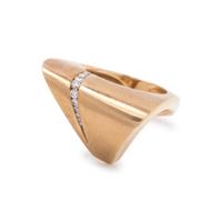 YELLOW GOLD AND DIAMOND RING