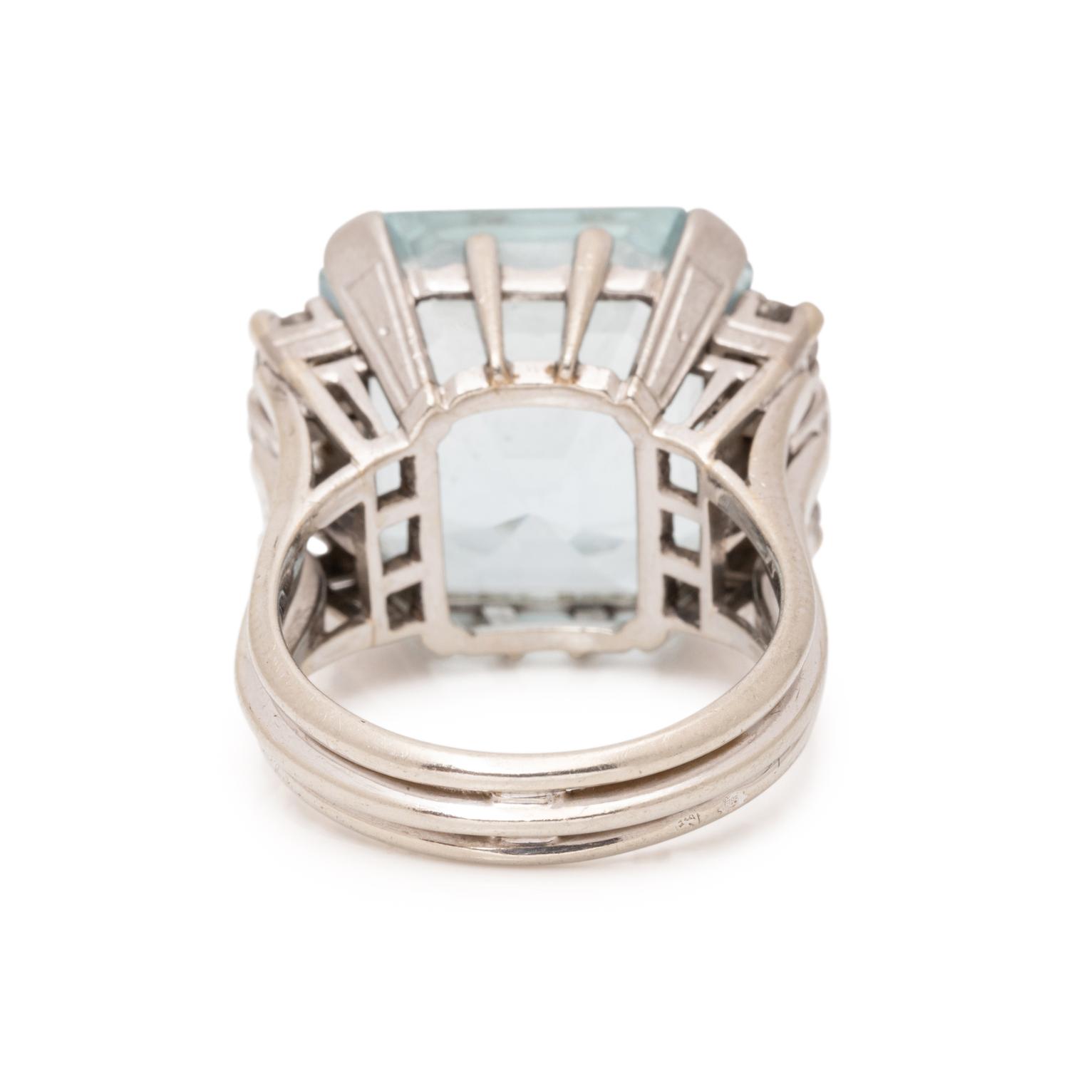 AQUAMARINE AND DIAMOND RING