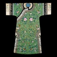 A Chinese Apple Green Ground Embroidered 'Peonies and Insects' Silk Lady's Robe, Changyi, 19th Century 清晚期 蘋果綠地綉牡丹草蟲氅衣