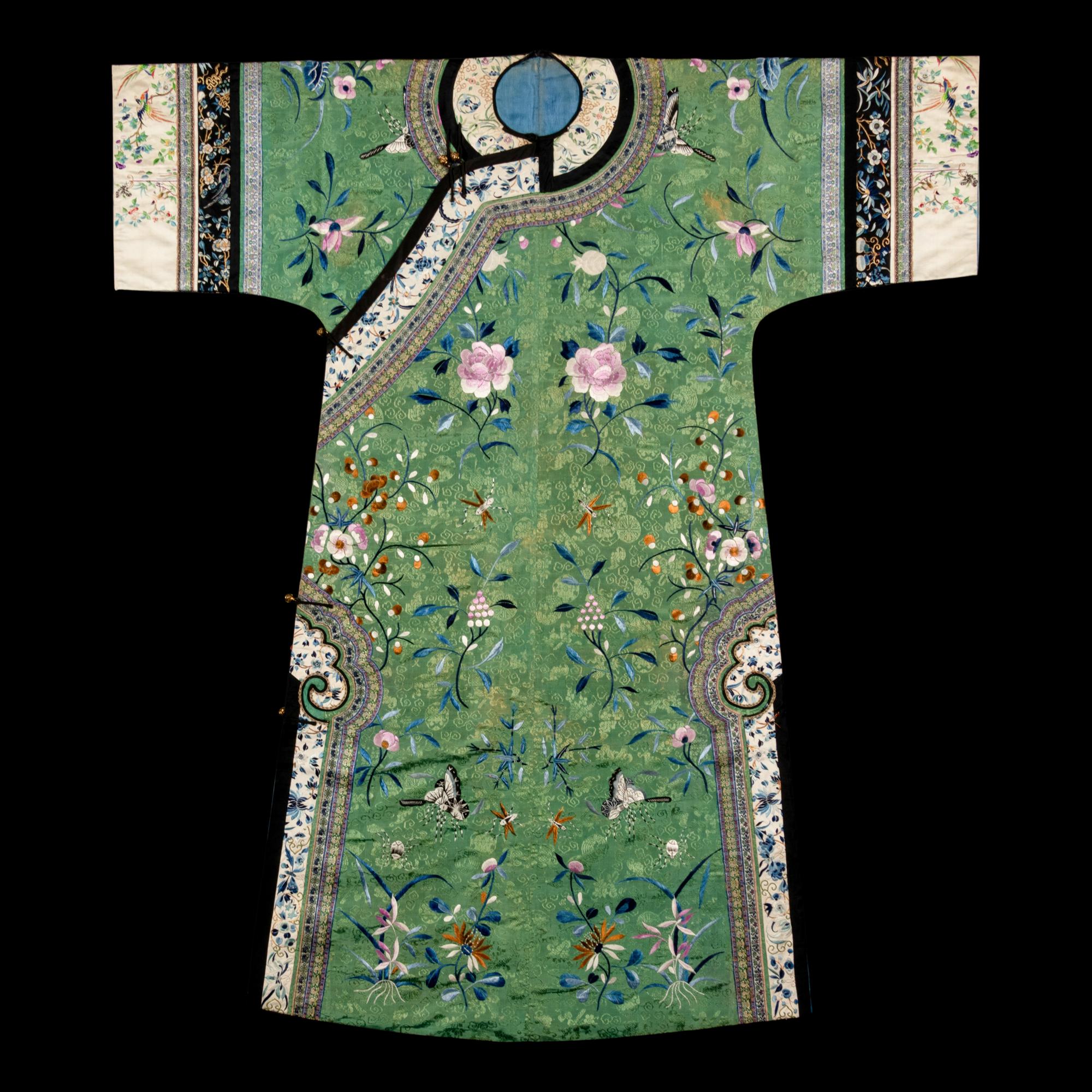 A Chinese Apple Green Ground Embroidered 'Peonies and Insects' Silk Lady's Robe, Changyi, 19th Century 清晚期 蘋果綠地綉牡丹草蟲氅衣