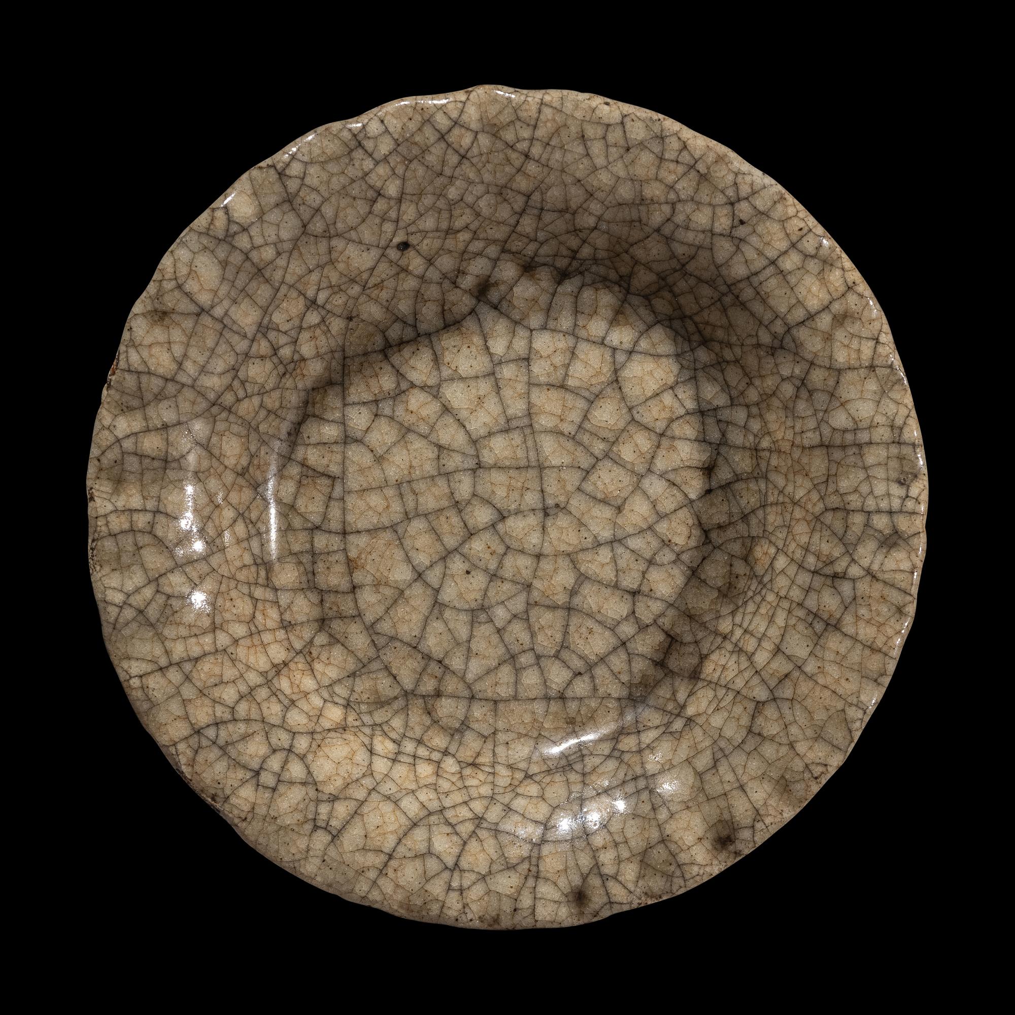 A Chinese Ge -Type Glazed Porcelain Floriform Dish