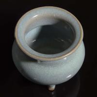 A Chinese Jun-style tripod censer 鈞窯風格三組香爐