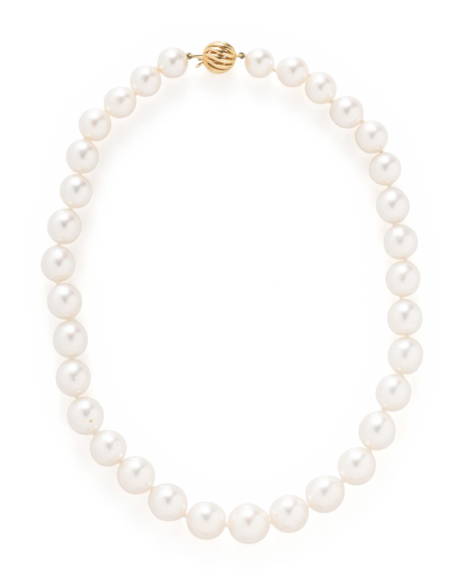 CULTURED PEARL NECKLACE AND CLIP EARRINGS