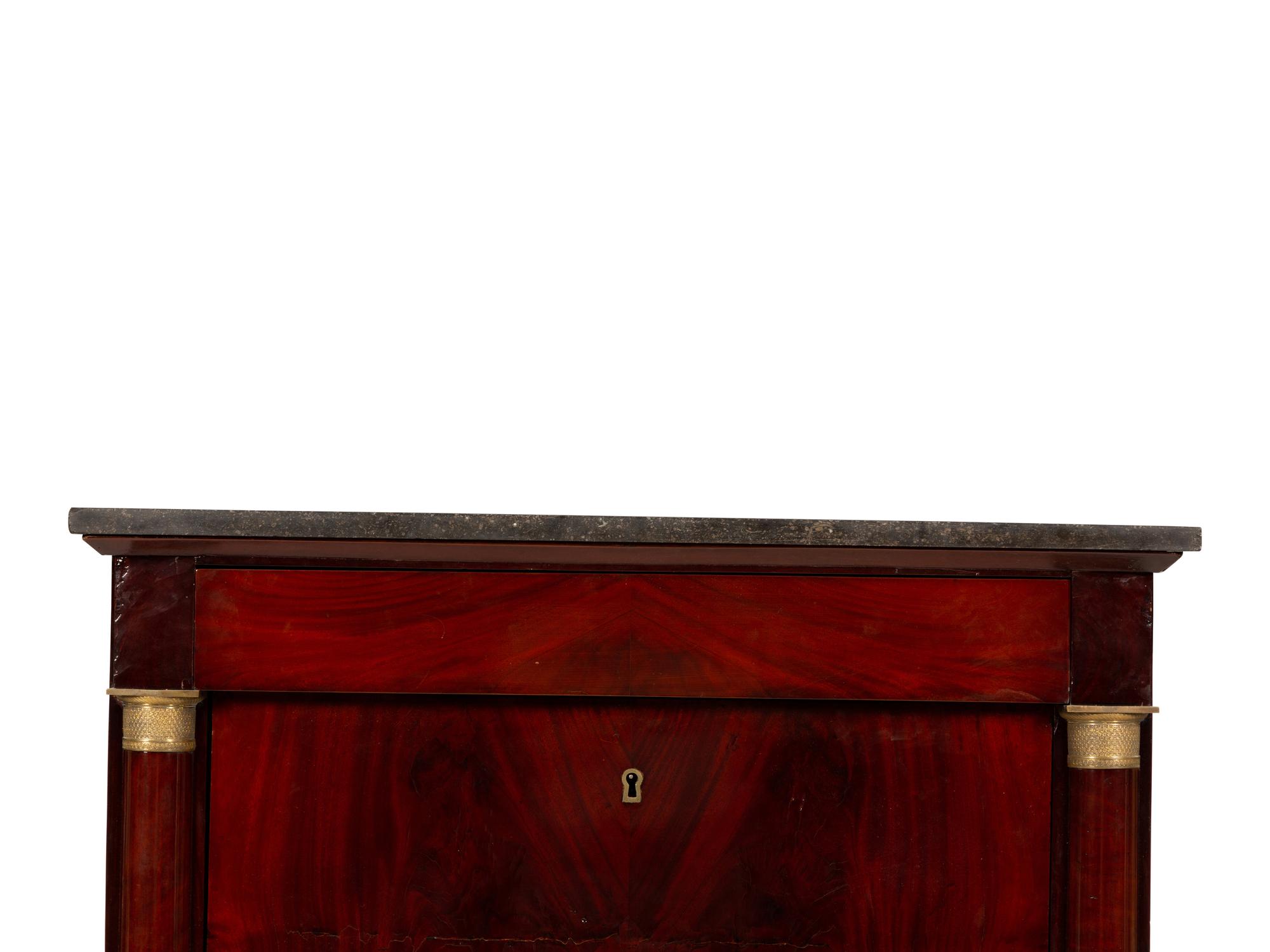 An Empire Mahogany Slate Top Secrétaire à Abbatant