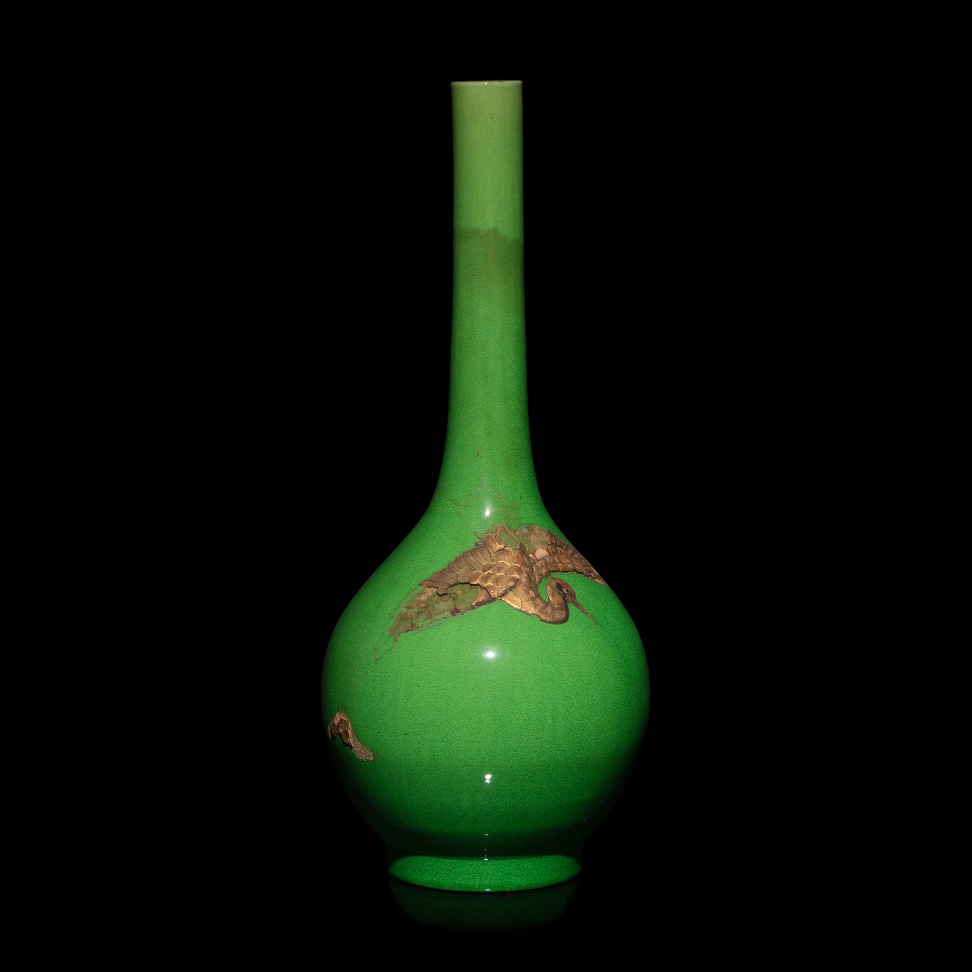 A Chinese Gilt Lacquered Green Glazed Porcelain 'Crane' Bottle Vase, 19th-Early 20th Century 晚清-民國 綠釉貼描金漆鶴長頸瓶
