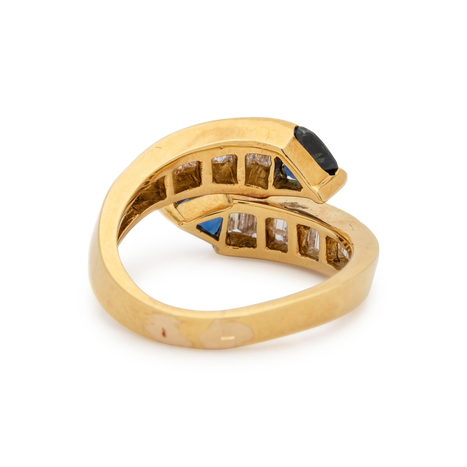 SAPPHIRE AND DIAMOND RING