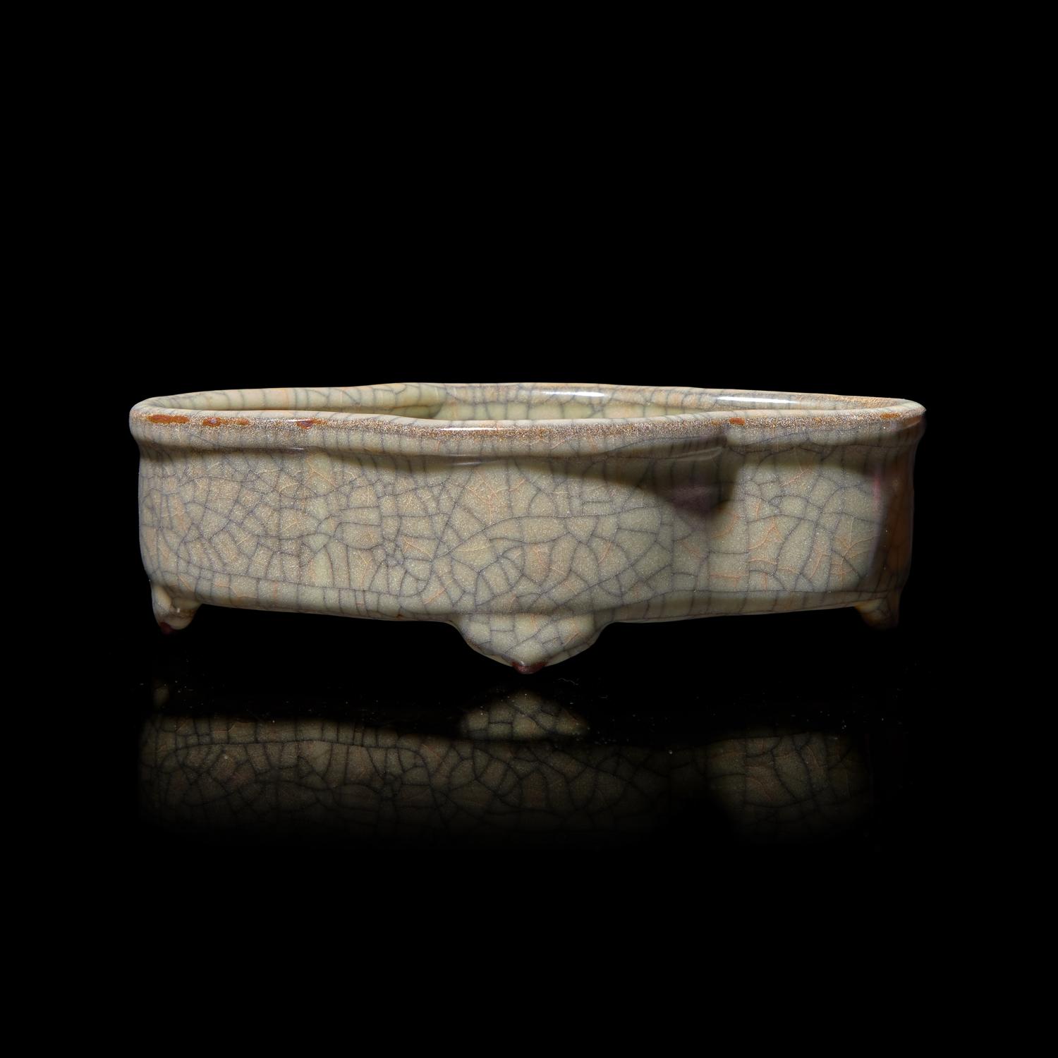 A Chinese Ge- Type Narcissus Bowl — 仿哥窯海棠式水仙盆