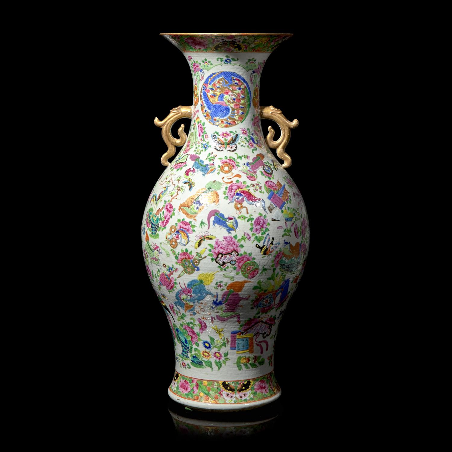 A Chinese Famille Rose Vase, 19th Century 清晚期 粉彩雲龙紋双耳瓶
