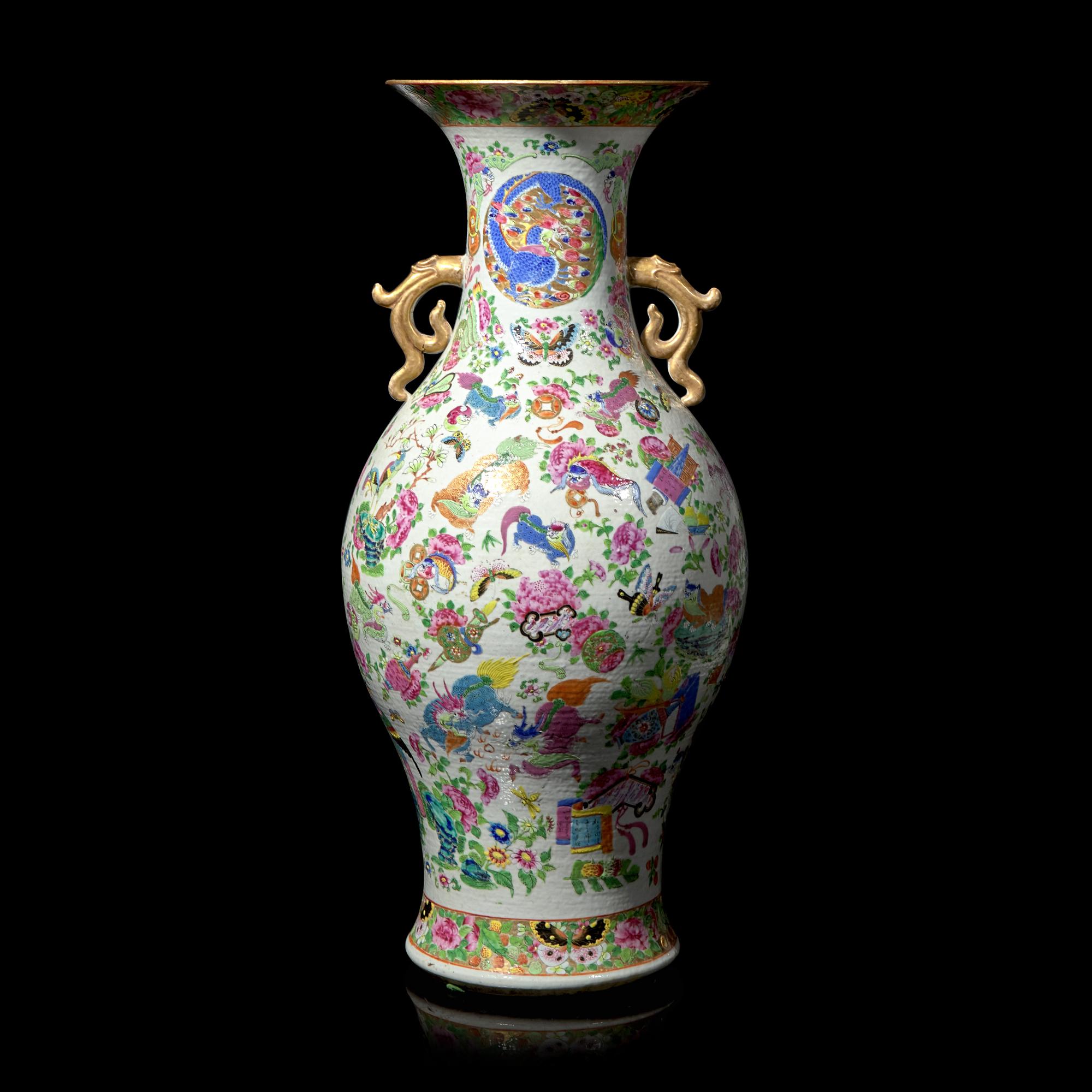 A Chinese Famille Rose Vase, 19th Century 清晚期 粉彩雲龙紋双耳瓶