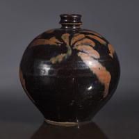 A Chinese Cizhou Black Glazed Globular Jar, Jin/Yuan Dynasty — 金/元 磁州窯黑釉鐵鏽花嘟噜瓶
