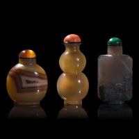 Three Chinese Agate Snuff Bottles 瑪瑙鼻煙壺一組三件