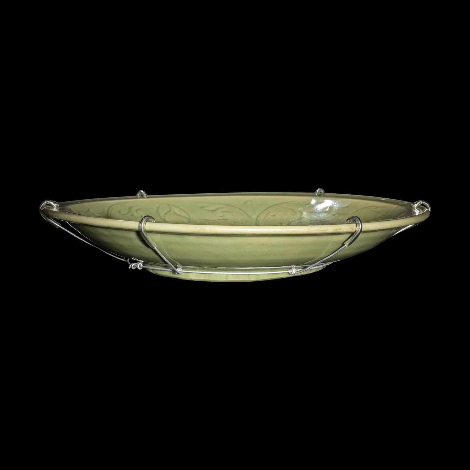A Chinese Longquan Celadon Glazed Porcelain Charger, Ming Dynasty 明 龍泉窯刻花大盤