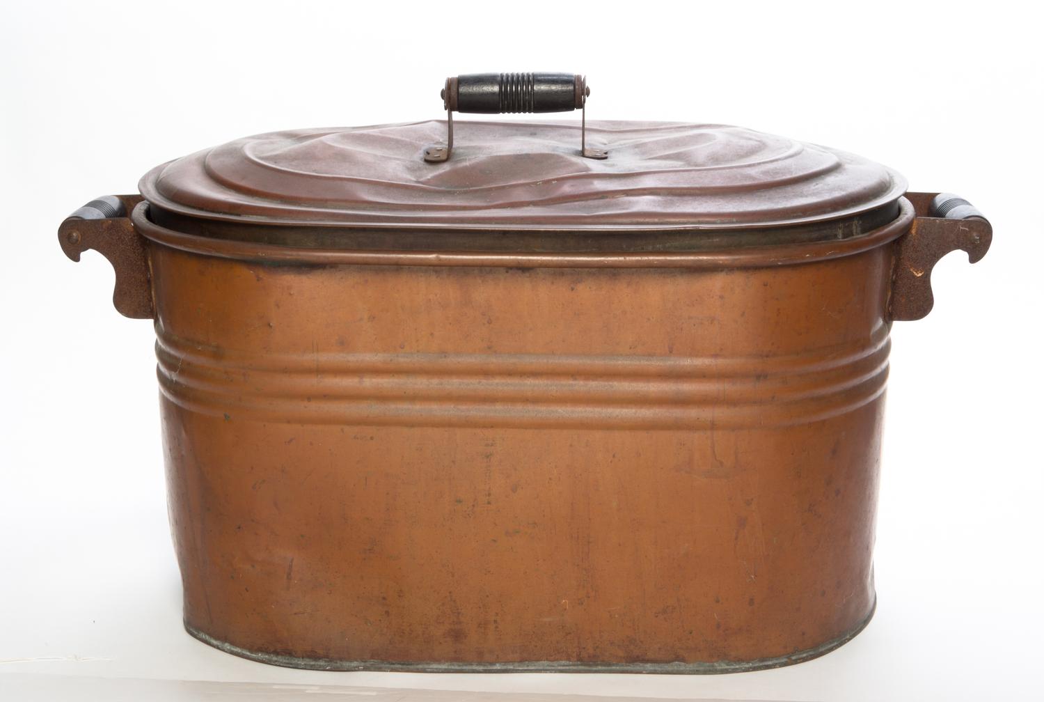 A Victorian Copper Coal Scuttle Height 13 inches. — LATE 19TH CENTURY