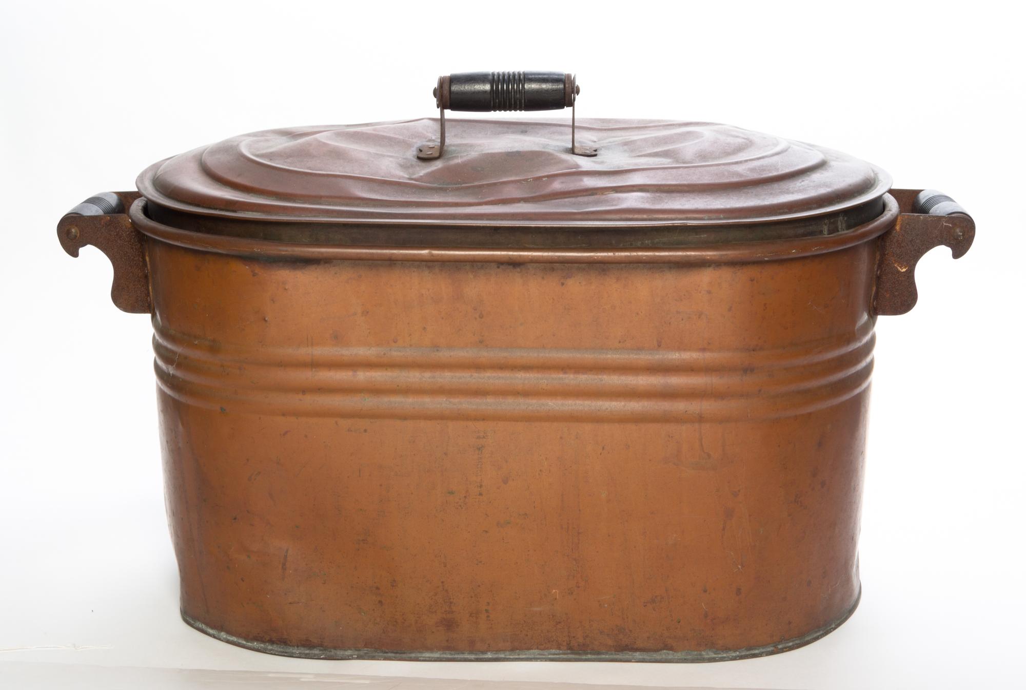 A Victorian Copper Coal Scuttle Height 13 inches. — LATE 19TH CENTURY