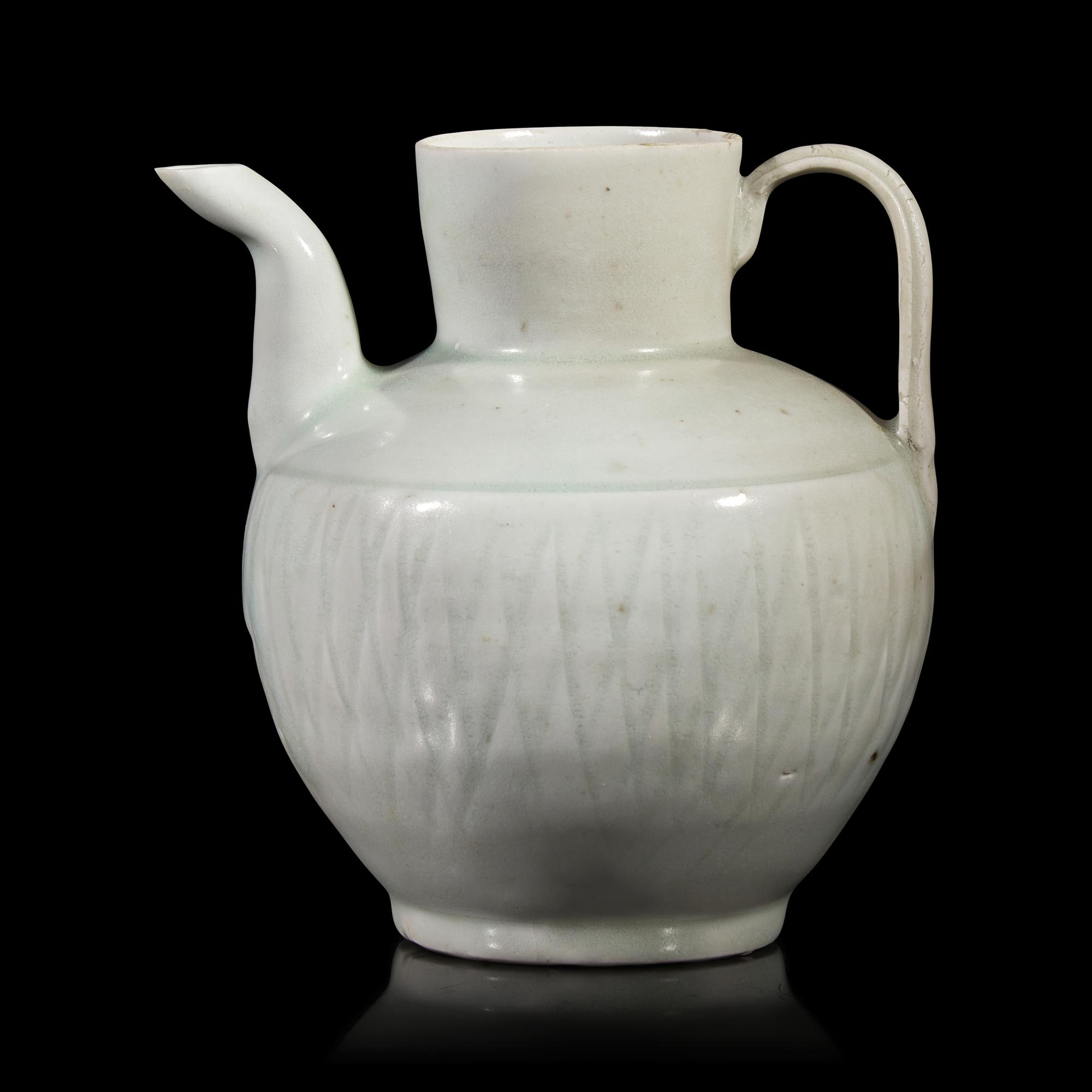 A Chinese White Glazed Porcelain Ewer — 白釉執壺